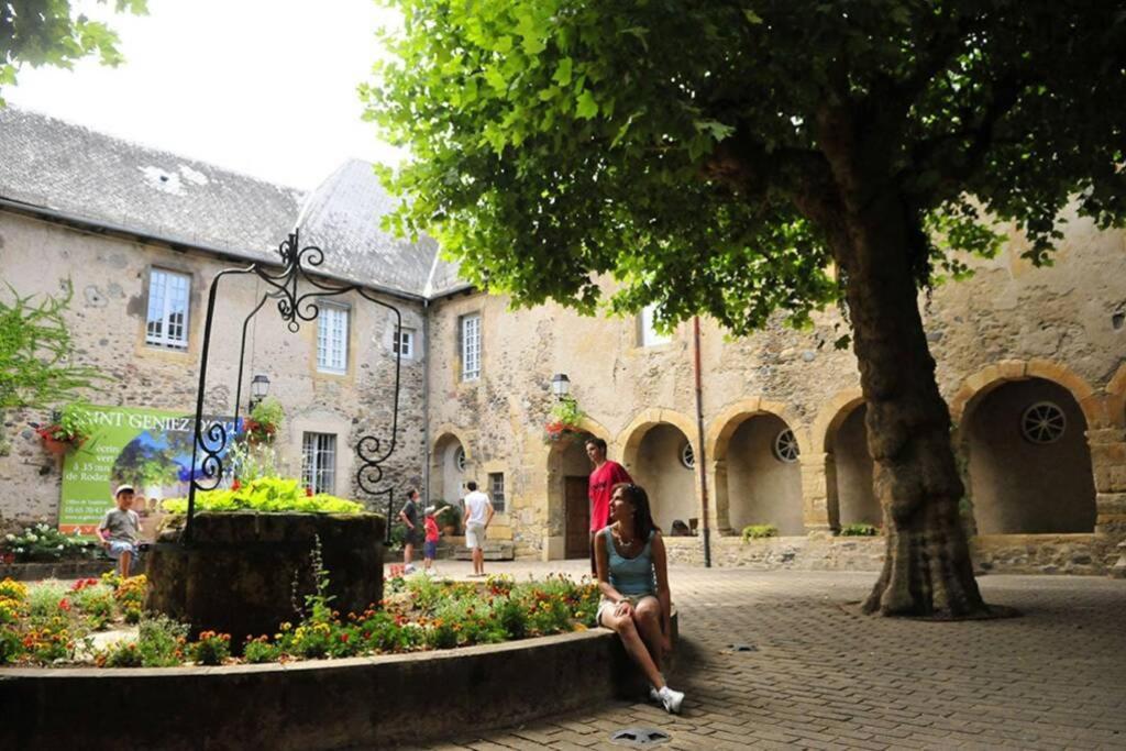 Au 11 T3 Duplex, Village Vacances, Piscines, Parking Saint-Geniez-d'Olt Luaran gambar